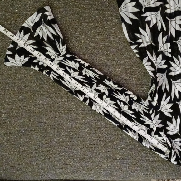 🆕️ 🖤Ann Taylor🖤 - Floral Pleated V-Neck L/S Top - Picture 12 of 12